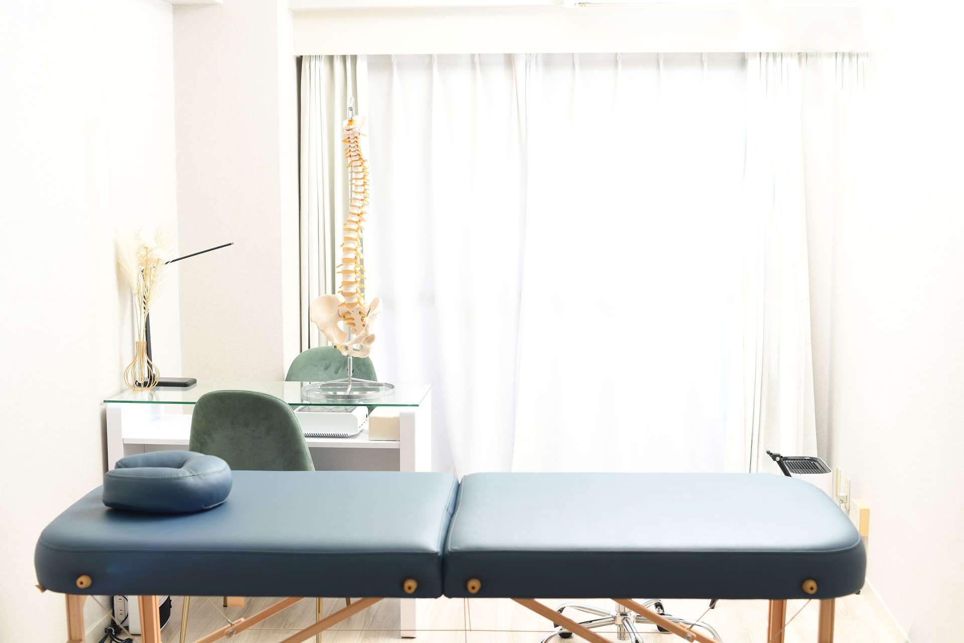 A room with a massage bed at an osteopathic clinic